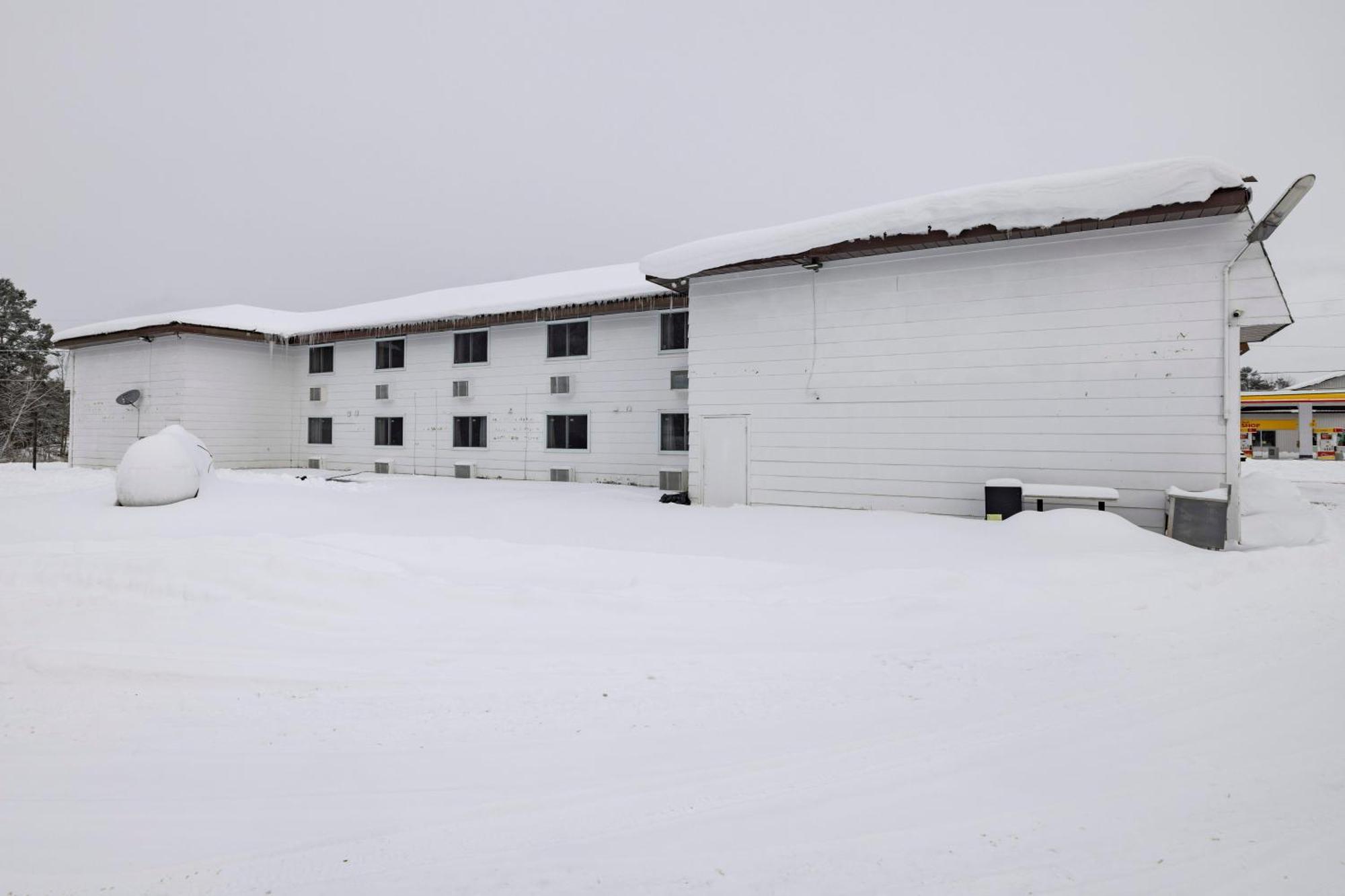 Lakeside Inn Cloyne Exterior foto